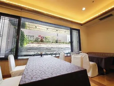 Hotel Hiroshima Garden Palace 3*,